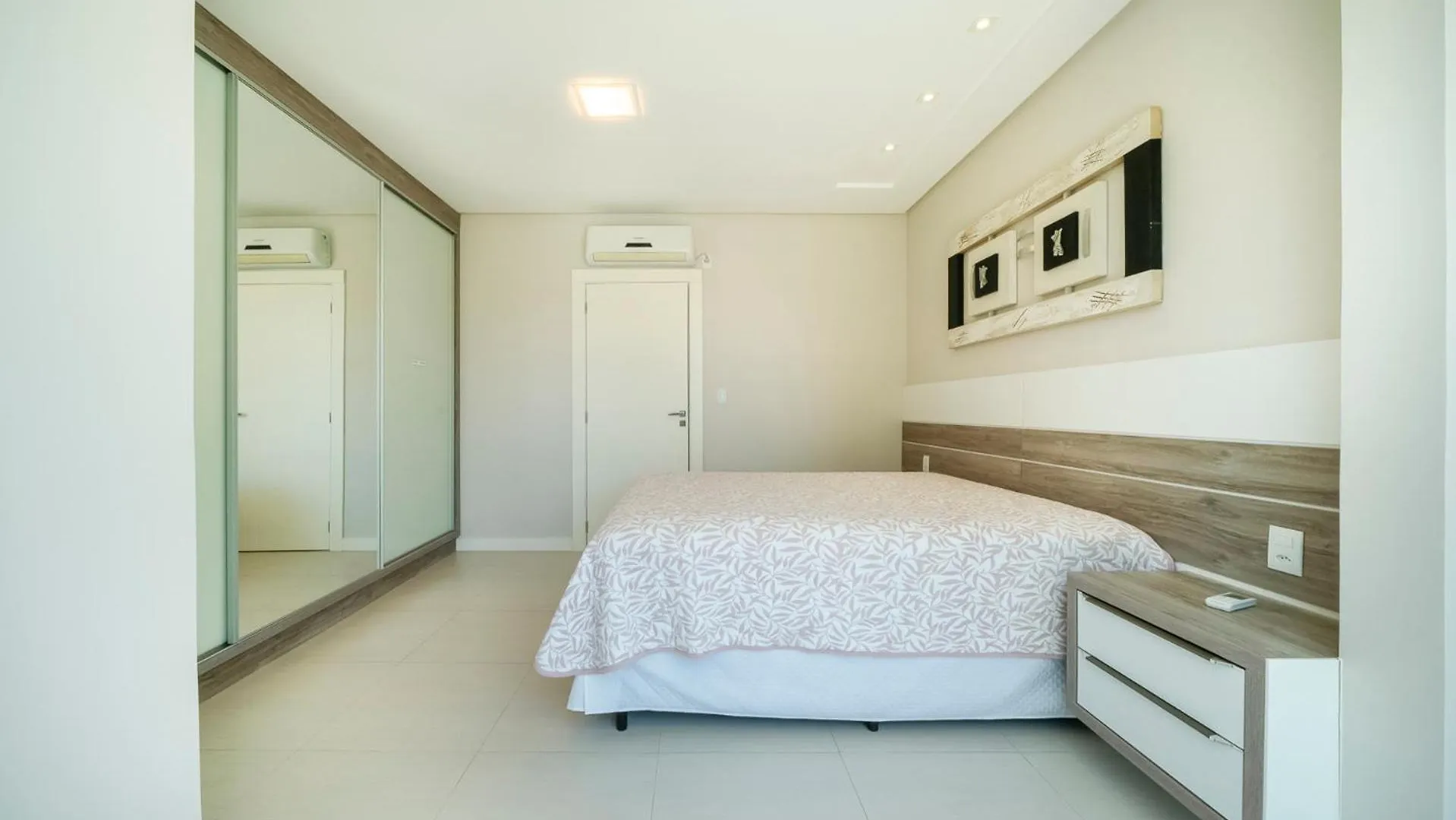 Apartamento Duplex Terreo Com Super Spa Bombinhas 0*,