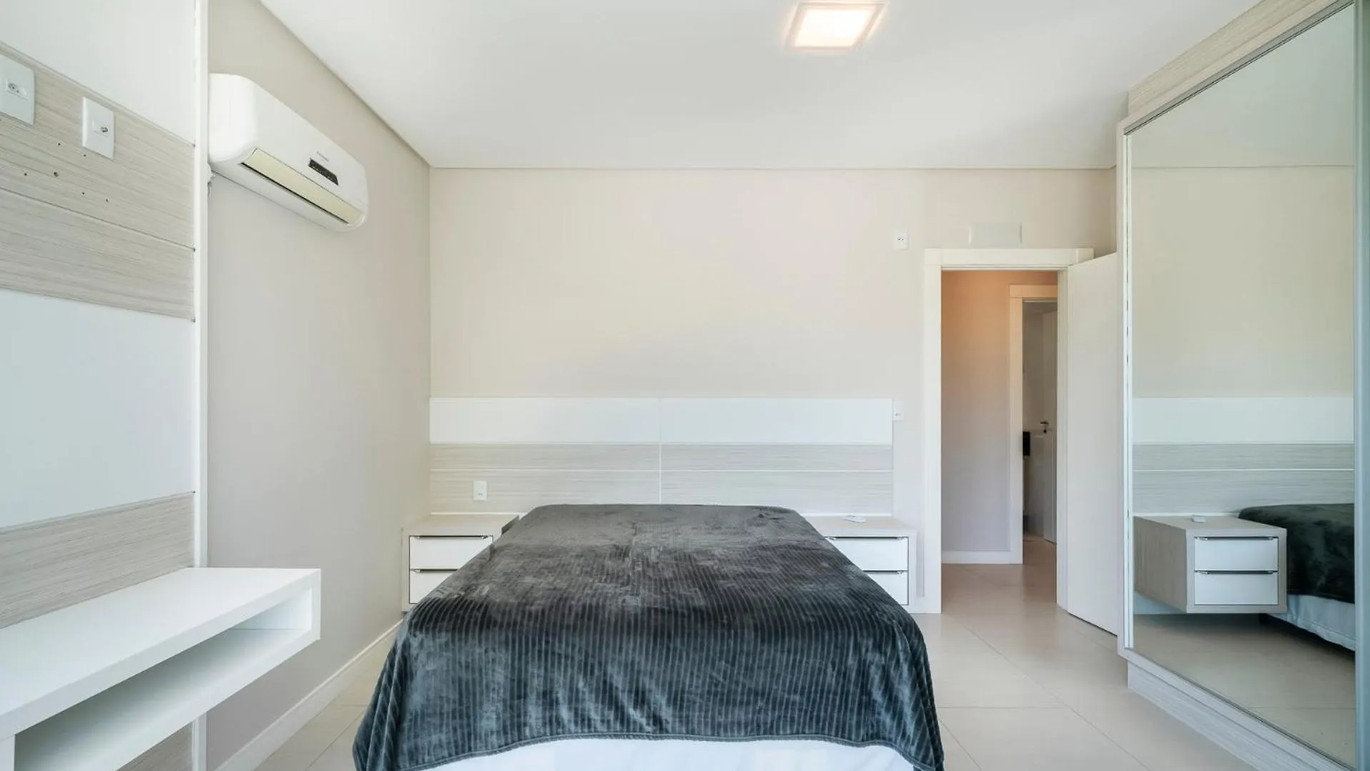 Apartamento Duplex Terreo Com Super Spa Bombinhas
