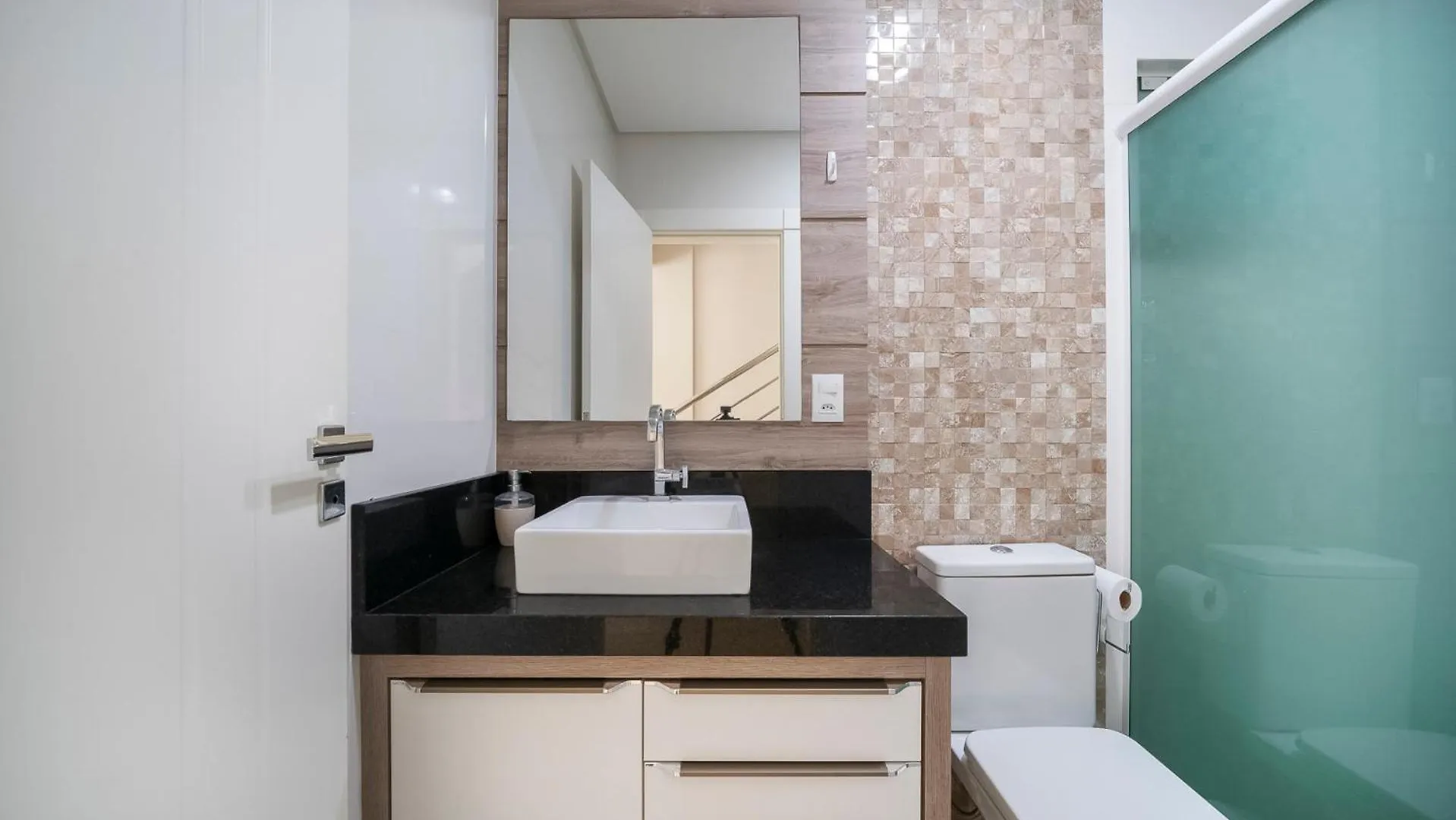 Apartamento Duplex Terreo Com Super Spa Bombinhas 0*,  Brazil
