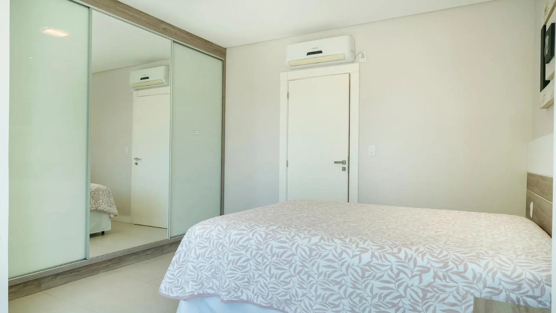 Apartment Apartamento Duplex Terreo Com Super Spa Bombinhas