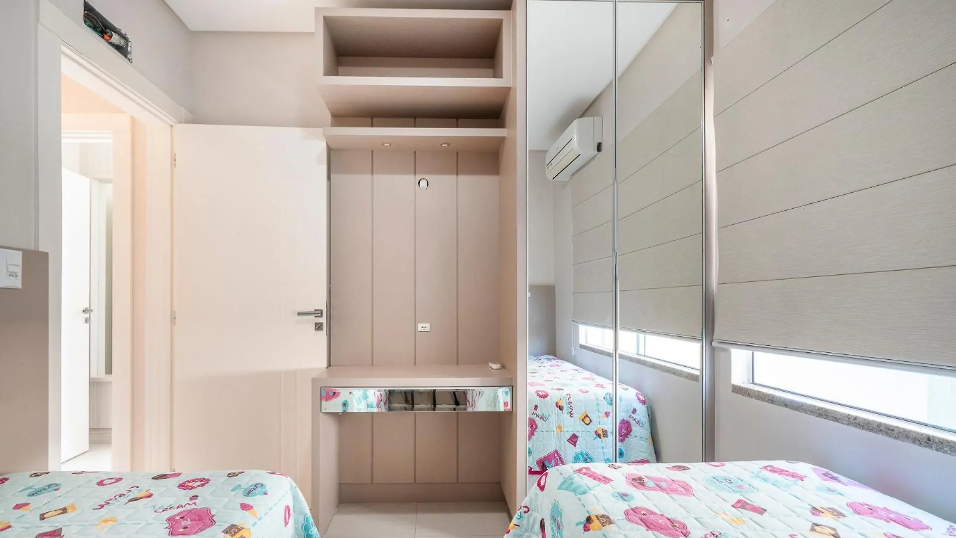 Apartamento Duplex Terreo Com Super Spa Bombinhas 0*,  Brazil