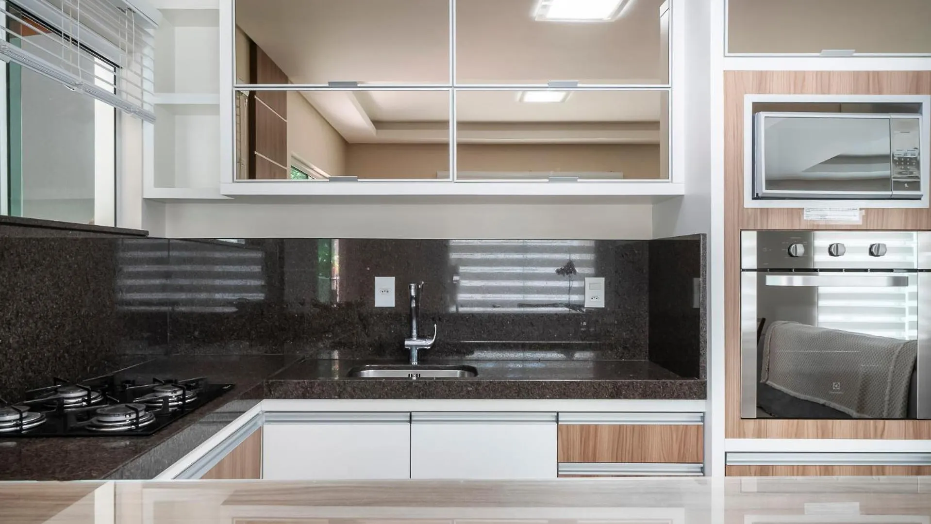 Apartamento Duplex Terreo Com Super Spa Bombinhas 0*,
