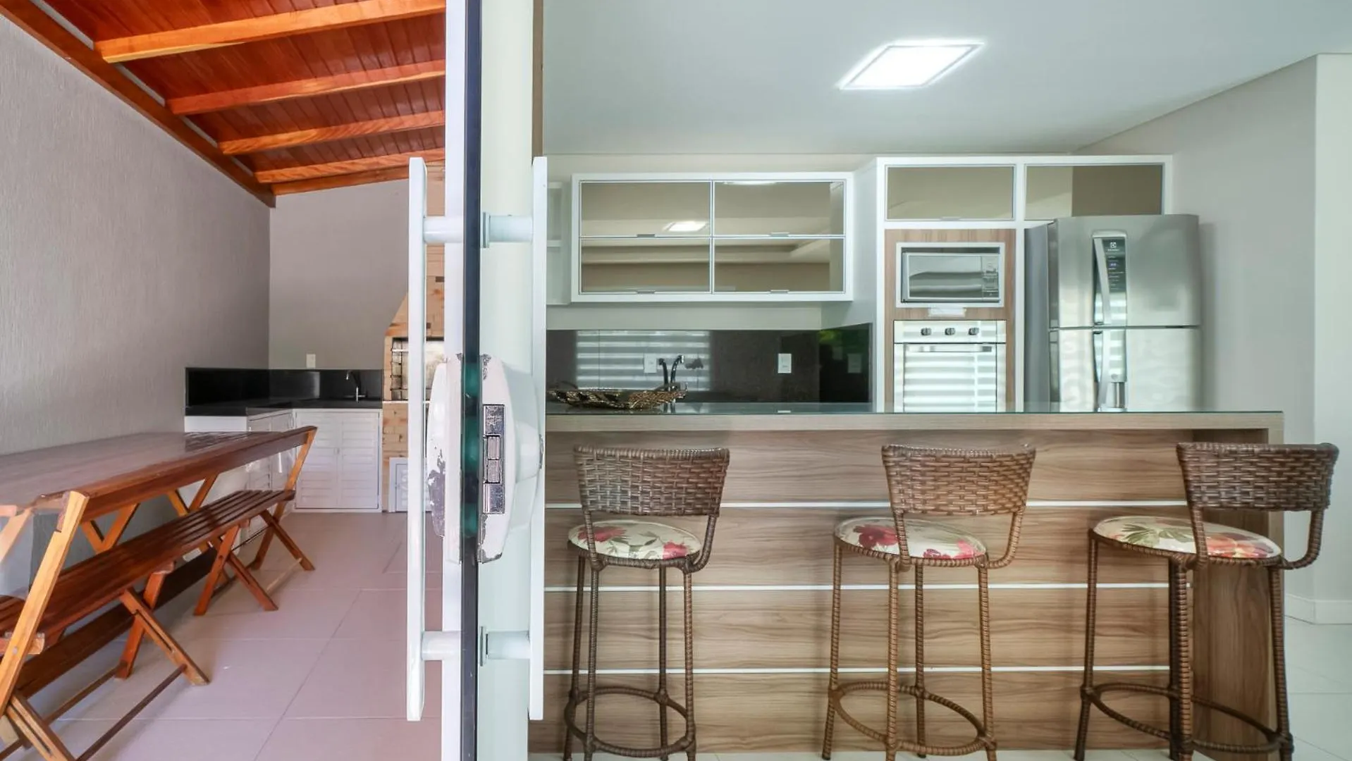 Apartamento Duplex Terreo Com Super Spa Bombinhas 0*,